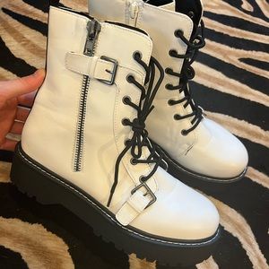 Black and White brand new combat boots women’s size 11